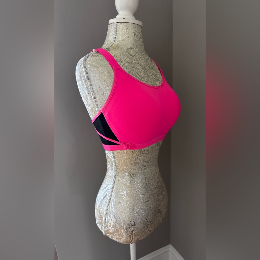 Victoria's Secret 34D SPORT VSX Knockout